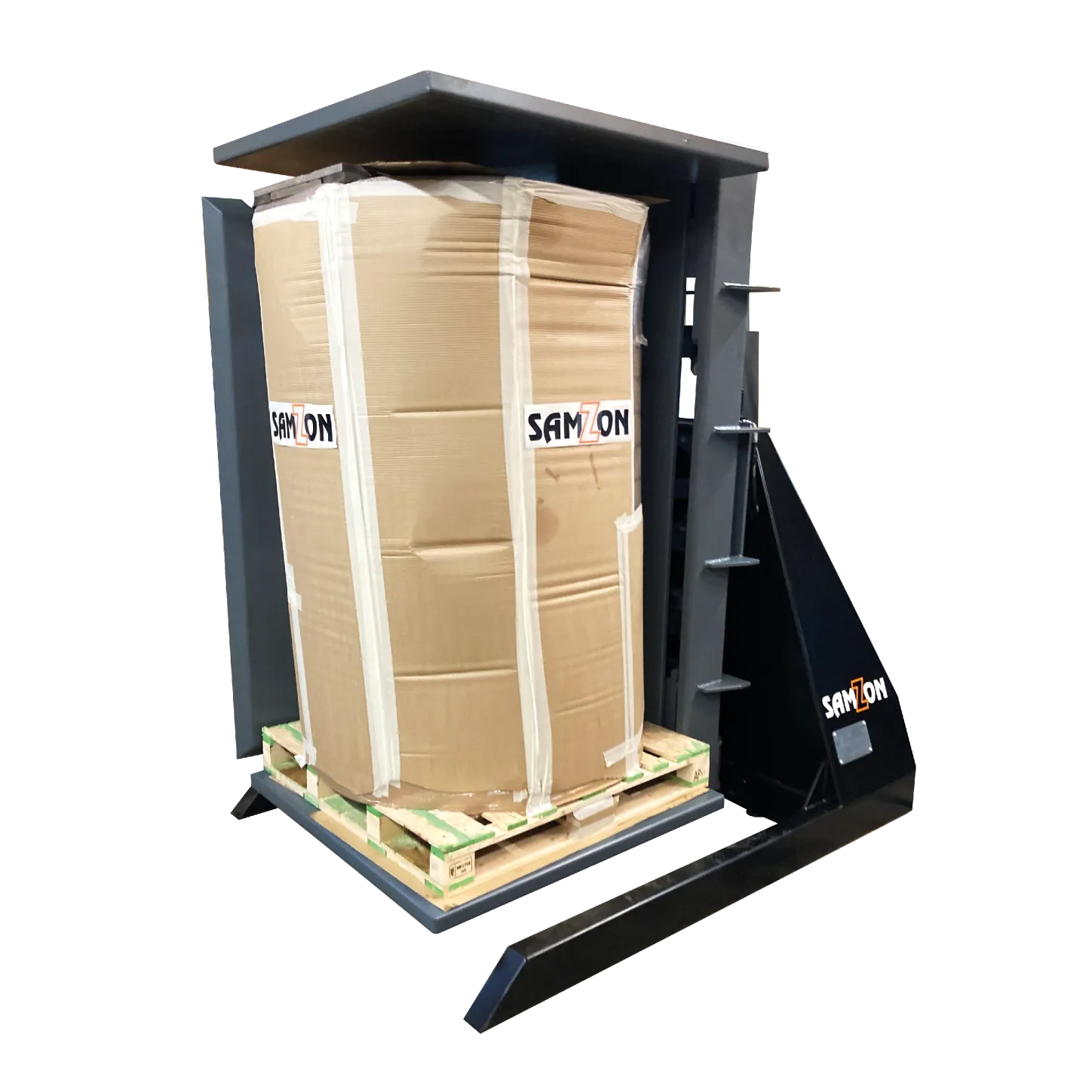 Samzon pallet-inverter med papirrulle spændt fast mellem klempladerne